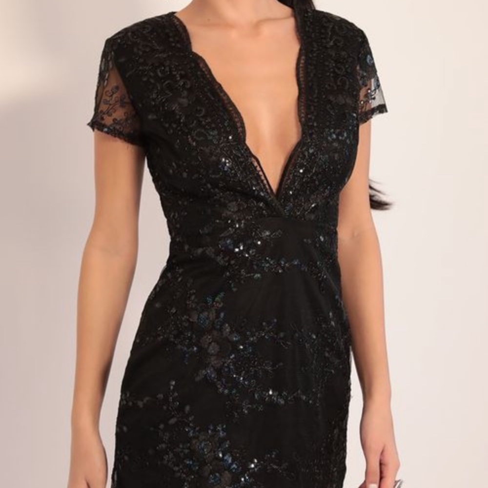Lucy in the sky Lani Sequin Plunge Lace Dress in Black Iridescence